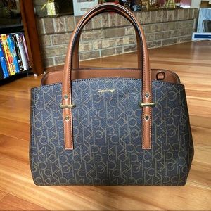 Calvin Klein NWOT Medium Logo Handbag